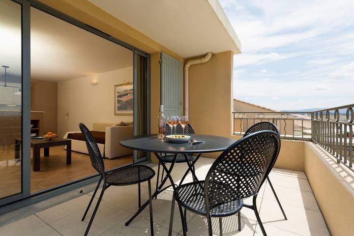 Apartamento de vacaciones para 8 personas, con balcón y piscina - 1