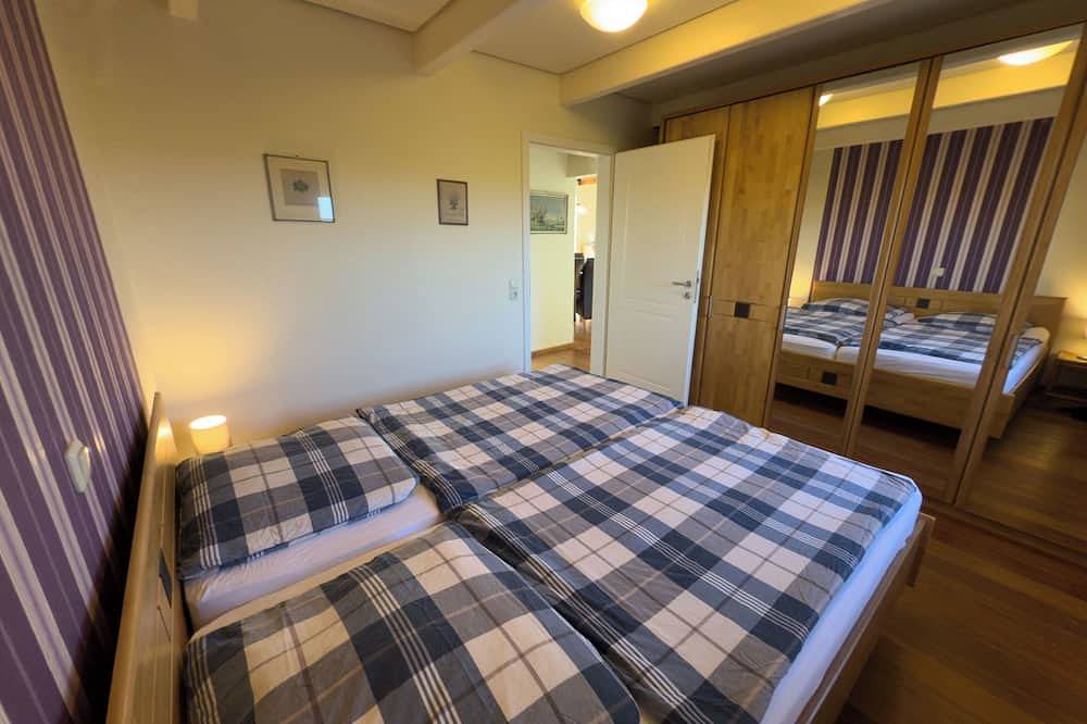 Das Minser Deichhaus ist ein gemütliches Ferienhaus direkt am Deich an der Nordsee und bietet auf zwei Etagen Platz für bis zu 8 Personen – ideal für Familien und Gruppen, die Erholung in ruhiger Lage mit Garten, Terrasse und moderner Ausstat... in Minsen, Wangerland