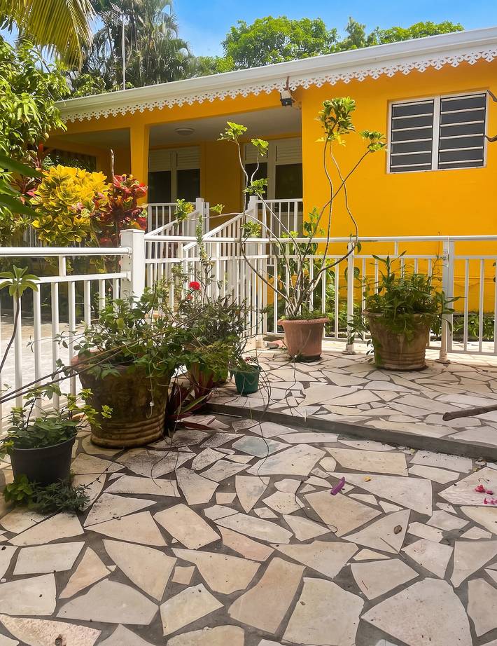 Charmantes Haus in Sainte-Anne mit großem umzäunten Garten in Sainte-Anne, Martinique