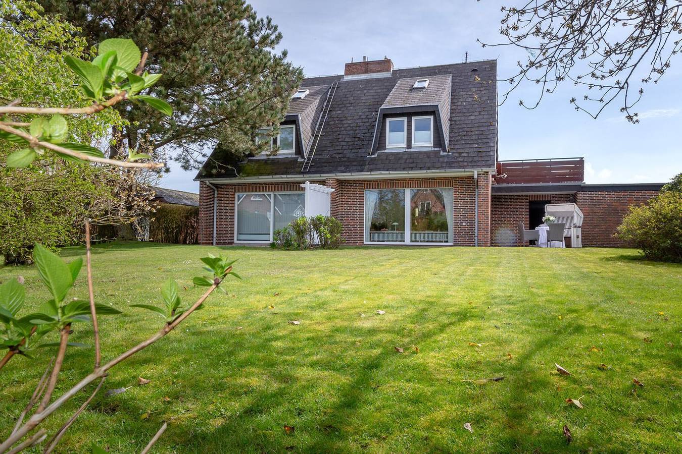 Ganze Wohnung, Idyllische Erdgeschosswohnung mit Garten in zentraler Lage von Wenningstedt in Wenningstedt, Sylt