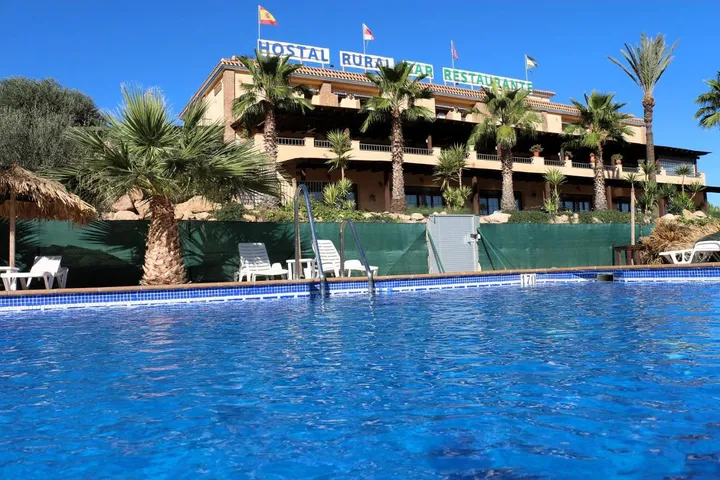 Hotel for 3 people, with garden and pool as well as view, with pets - 1