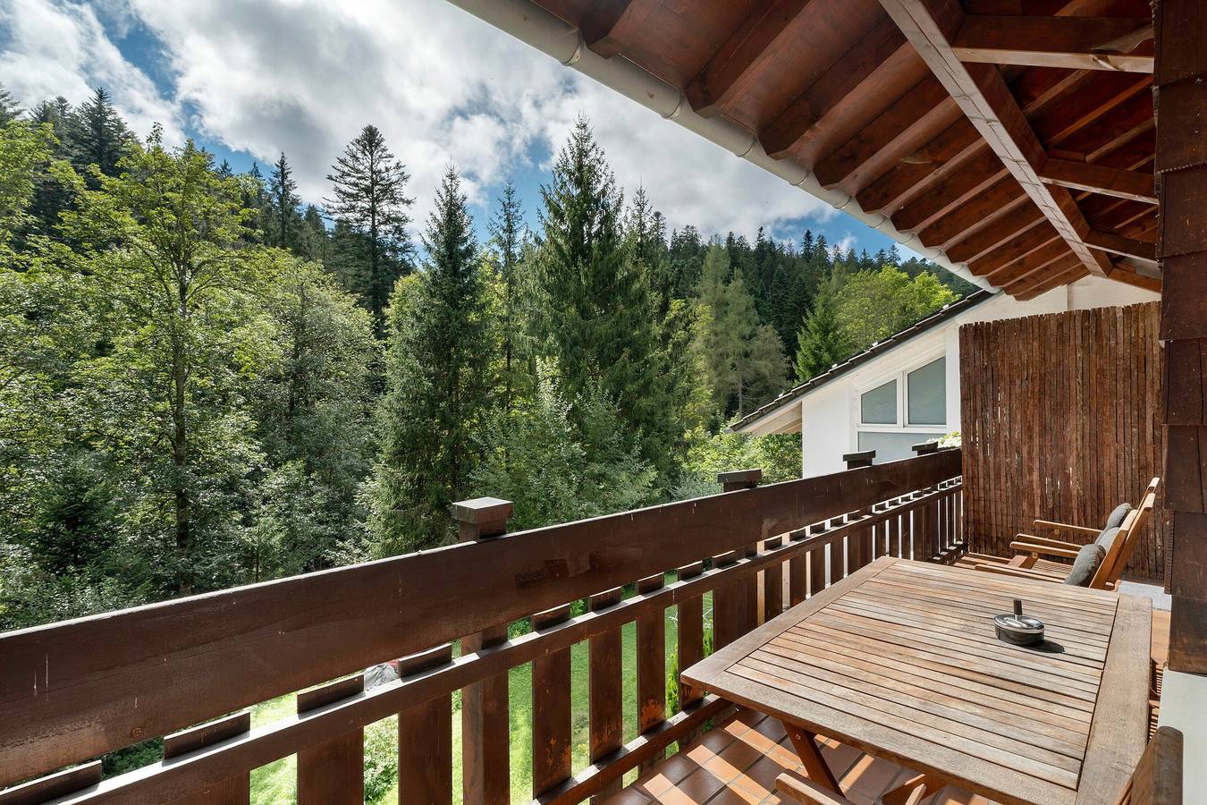 Ganze Wohnung, Ferienwohnung 'Villa Eichwald' mit Gemeinschaftsgarten, Balkon und Wi-Fi in Freudenstadt, Mittlerer Schwarzwald