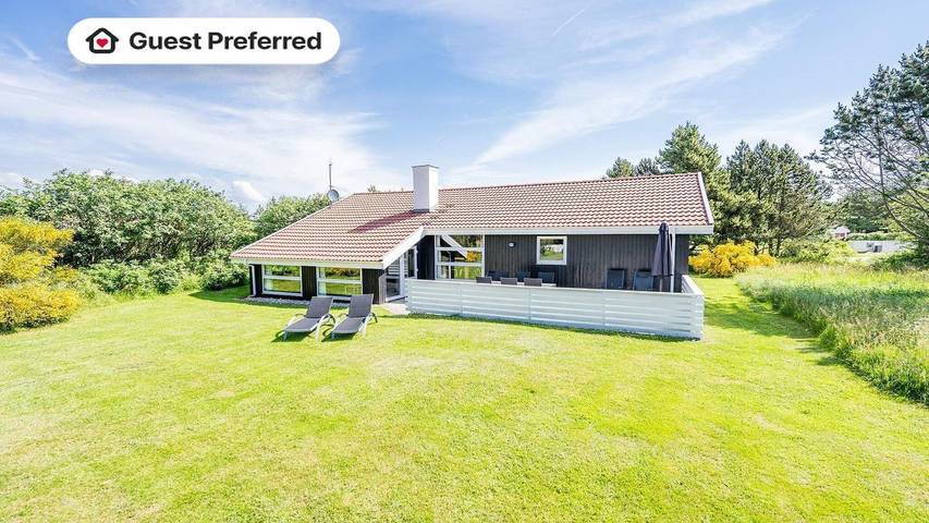 Ferienhaus für 11 Personen, mit Sauna und Whirlpool sowie Terrasse, mit Haustier in Tirpitz Museum (Oksby)