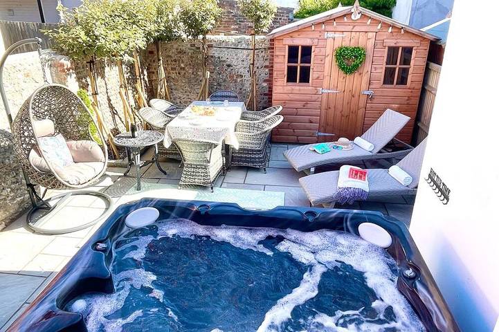 Holiday rental for 12 people, with balcony and garden, with pets in Bognor Regis