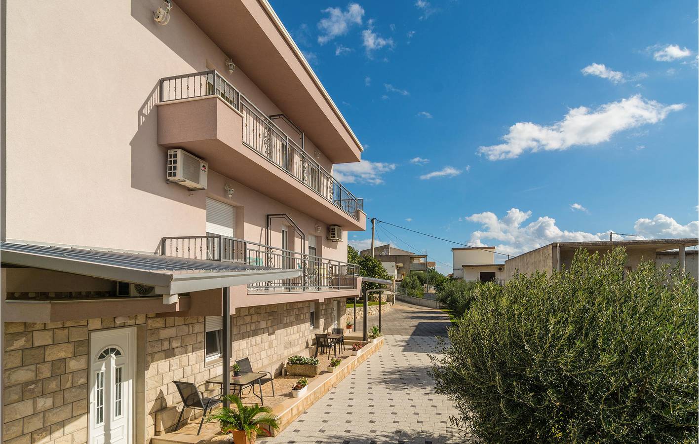 Ganze Ferienwohnung, Ferienwohnung für 8 Personen mit Terrasse in Dugi Rat, Split-Dalmatien