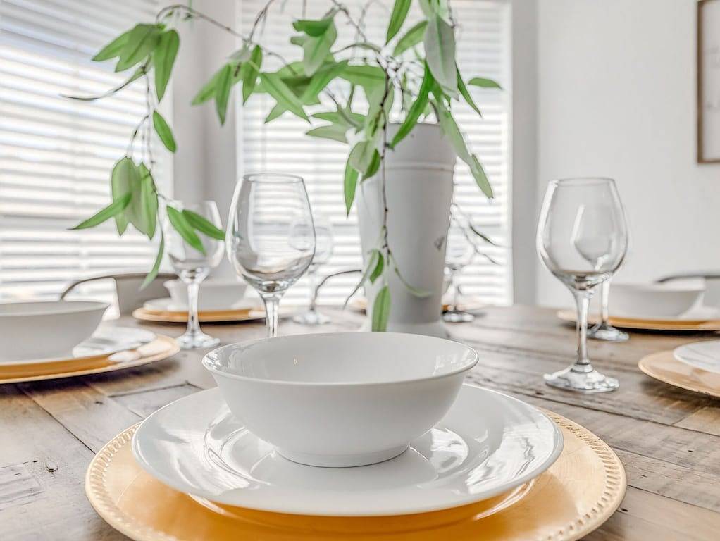 Central Edmond ~Boho, modern style with loft & fire pit in large backyard~ in Edmond, Oklahoma County