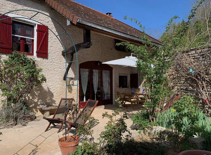 Gîte pour 4 personnes, avec terrasse et jardin, animaux acceptés