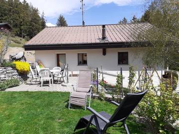 Gîte pour 4 personnes, avec jardin et vue, animaux acceptés à Savièse