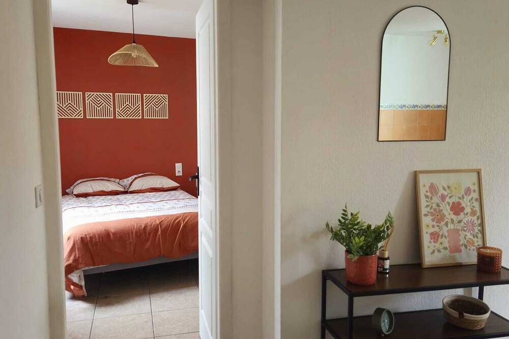 Apartamento entero, Renovated village house apartment with garage 10 minutes from the beach! in Pomérols, Côte d'Améthyste