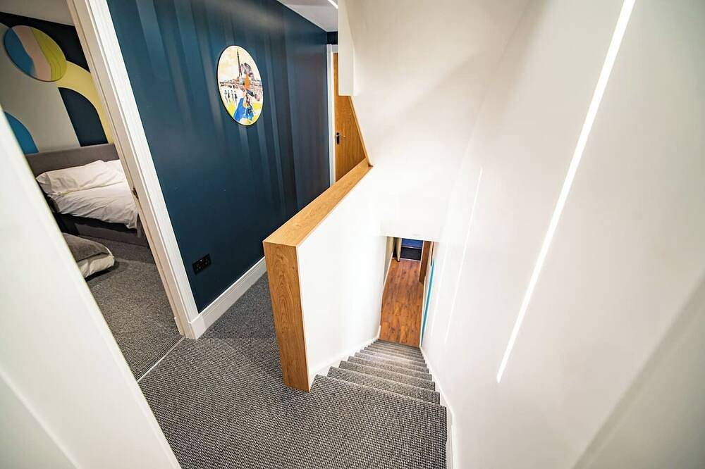 Entire apartment, The Nest: Luxury 16 person Apt w jacuzzi & parking in Blackpool Pleasure Beach, North West England