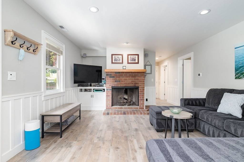 Lazy Bear Beach House in Capitola, Santa Cruz County