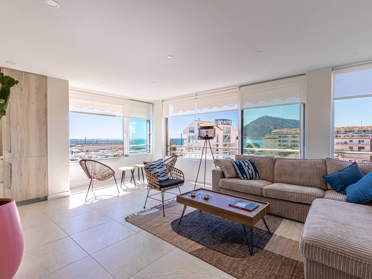 Entire apartment, Luxury Apartment in Altea - 3 beds, 2 baths, beach 200m, Wifi, private parking in Town of Altea, Altea