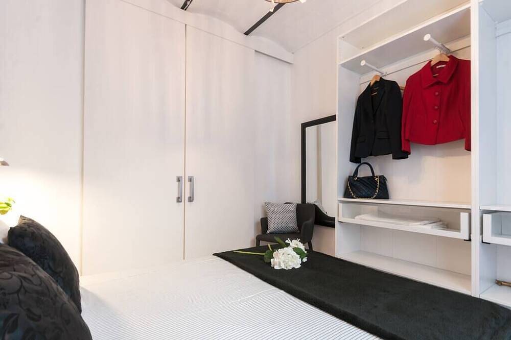 Apartamento entero, Elegante y confortable, este piso de 2 dormitorios está situado en el corazón de la ciudad in Centro Barcelona, Barcelona