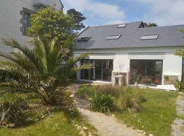 Gîte pour 6 personnes, avec terrasse et jardin à Plougasnou