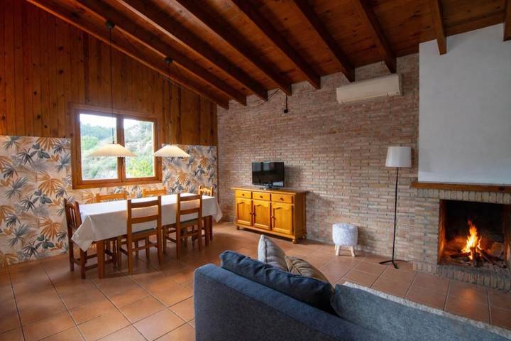 Casa rural para 6 personas, con Balcón y Terraza además de Jardín y Piscina en Canal de Navarrés - 2