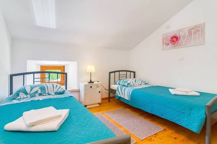 Affascinante casa in pietra con piscina privata e giardino in Barbana Croazia, Costa meridionale dell´Istria