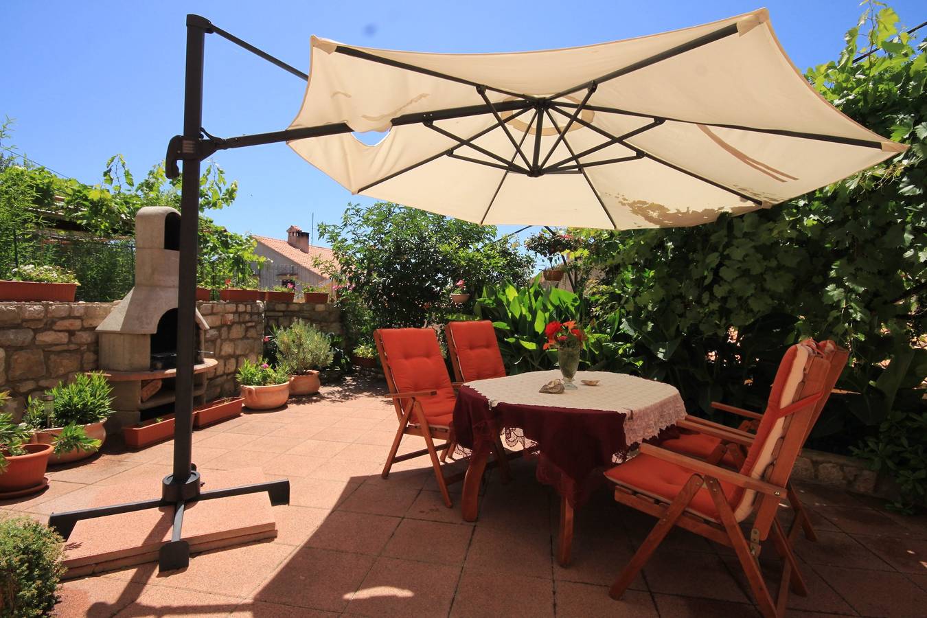 Ganze Wohnung, 2-Zimmer-Ferienwohnung mit Terrasse Cunski, Losinj A-8010-a in Cunski, Kvarner Inseln