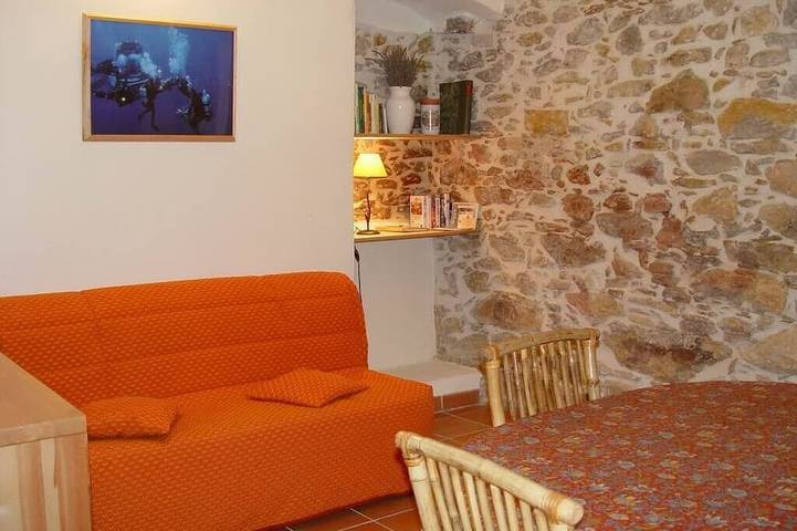 Steinhaus, 2-4 Personen, In Der Provence Mas 16. Jahrhundert, Pool, Garten, Parkplatz in Le Castellet, Mittelmeerküste (Frankreich)