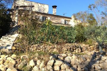 Gîte pour 6 personnes, avec jardin et terrasse, animaux acceptés dans Cirque de Gens