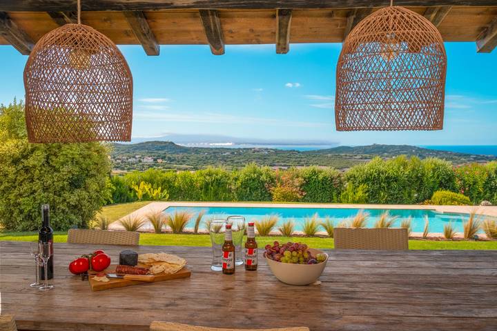 Villa per 6 persone, con Balcone e Balcone/Terrazza nonché Terrazza e Panorama a Santa Teresa Gallura