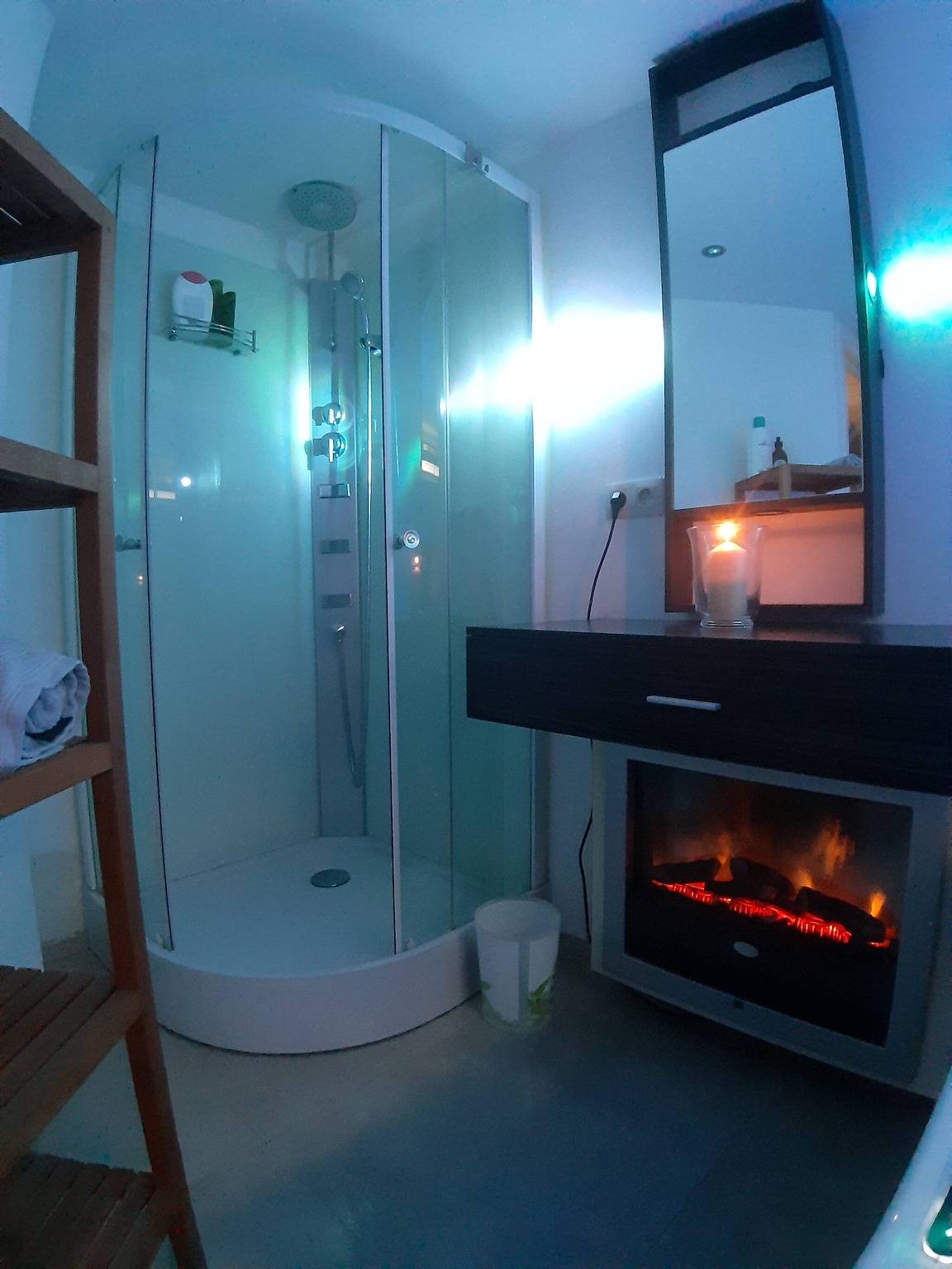 Geheel appartement, Vakantieappartement voor 4 personen met whirlpool in Waterloo, Waals-Brabant
