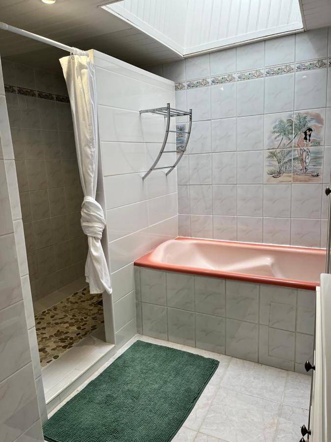 Location de vacances pour 10 personnes, avec jacuzzi, animaux acceptés à Beaulieu-sous-la-Roche - 4