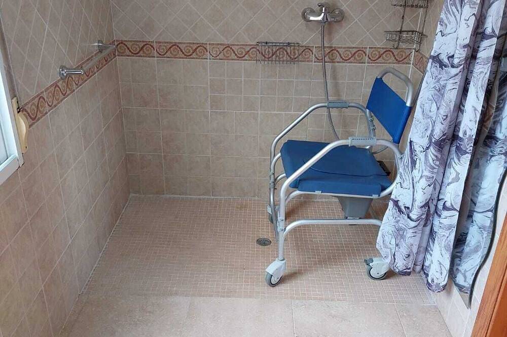  Huge Accessible Group Villa ,No Chlorine Pool, Hot Tub Games area,Cinema Room in Fuente del Conde, Iznájar