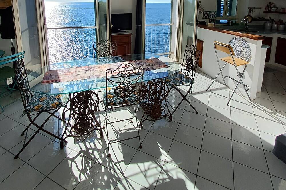 Romantische Villa für 2 Personen, mit Blick auf das Meer, in einer natürlichen Klippe. in Furore, Amalfiküste