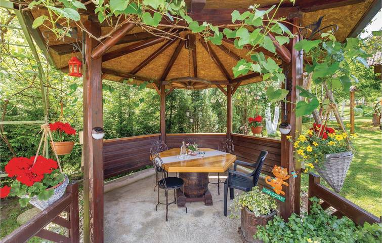 Gemütliche Ferienwohnung mit Terrasse und Grill, 300 m vom Fluss Gacka entfernt in Prozor, Lika-Senj