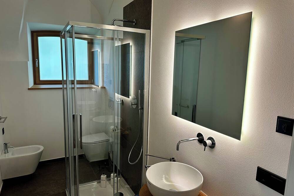 Three-room apartment dating back to the 1400s with masterfully renovated vaults. in Steinmannwald, Leifers
