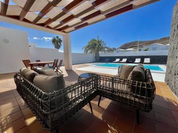 Chalet para 4 personas, con balcón y jardín en Playa Blanca