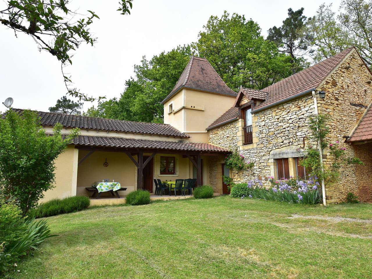 Maison de vacances avec jardin privé in Cazals, Lot