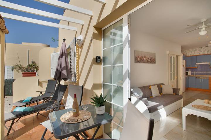 Hel lejlighed, Vacation Apartment 'Mangueros Suite 4 Puerto De Mogán' with Shared Pool and Wi-Fi in Puerto de Mogan, Mogán