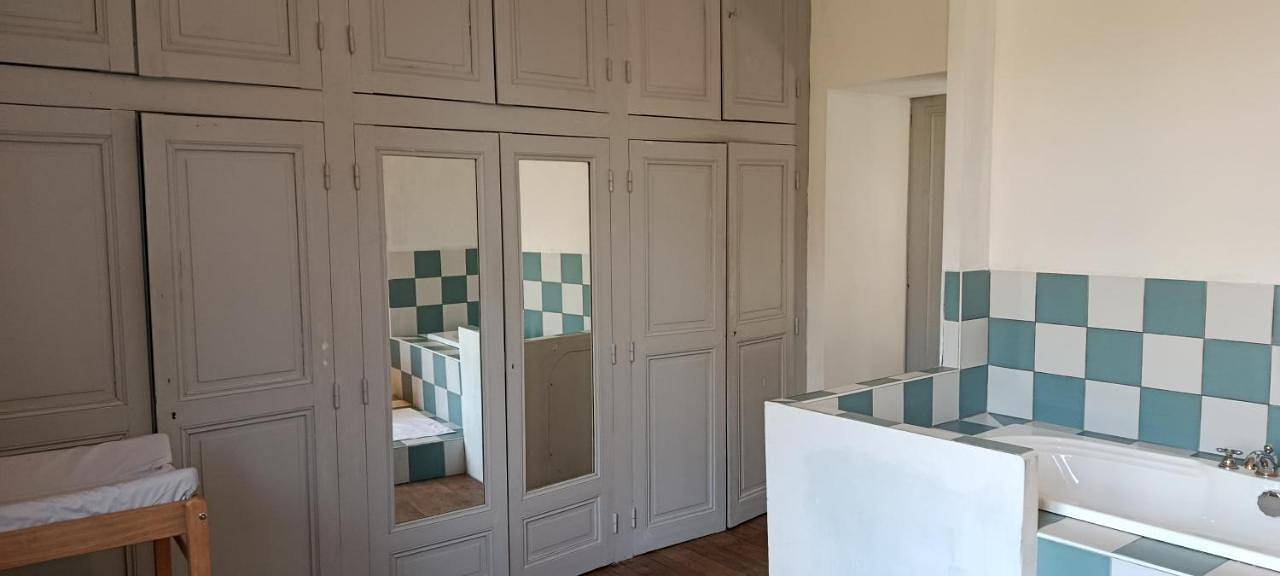 Triple Room with Private Bathroom in Bressuire, Deux-Sèvres