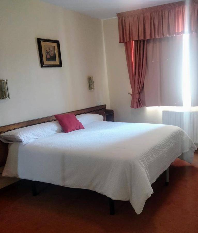 Double Room with Private Bathroom in Santiago de Compostela, Provincia de La Coruña