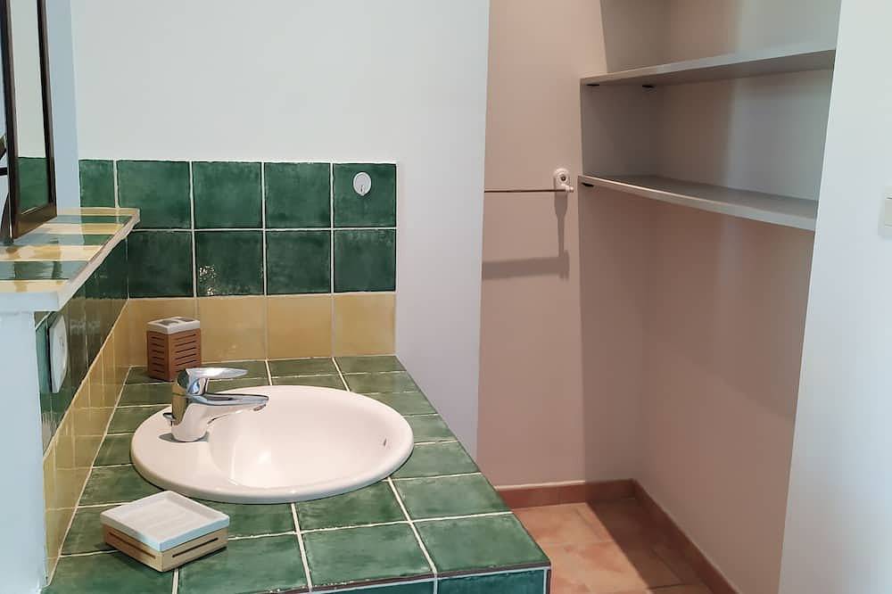 Entire apartment, Charming apartment for two people in Salavas, Gorges de l’Ardèche