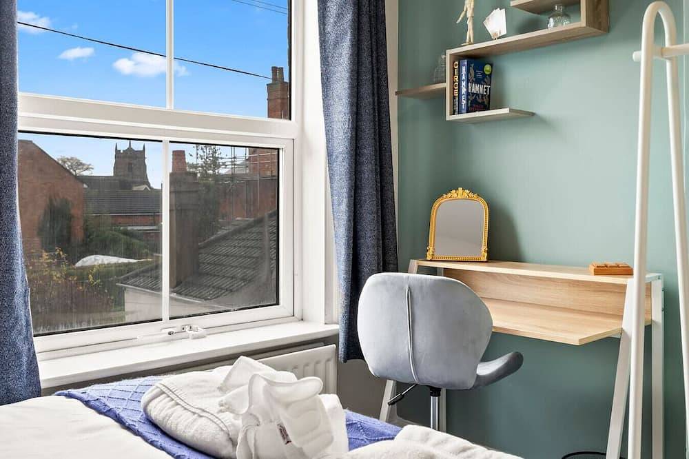 Victorian 5-Bed Home| Loft |Walk to City & Cricket in Worcester, Worcestershire