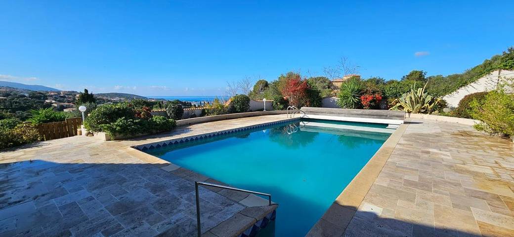Villa pour 8 personnes, avec piscine ainsi que vue et jardin à Propriano - 4