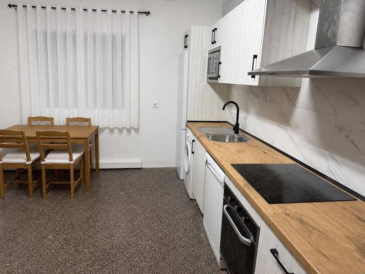 Casa rural para 10 personas, con Balcón y Terraza además de Jardín y Piscina en Millanes - 4