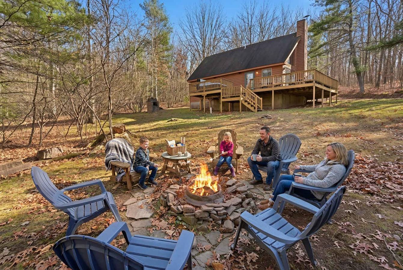 Family-Friendly Home w  Hot Tub     Fire Pit    Games in Deep Creek Lake