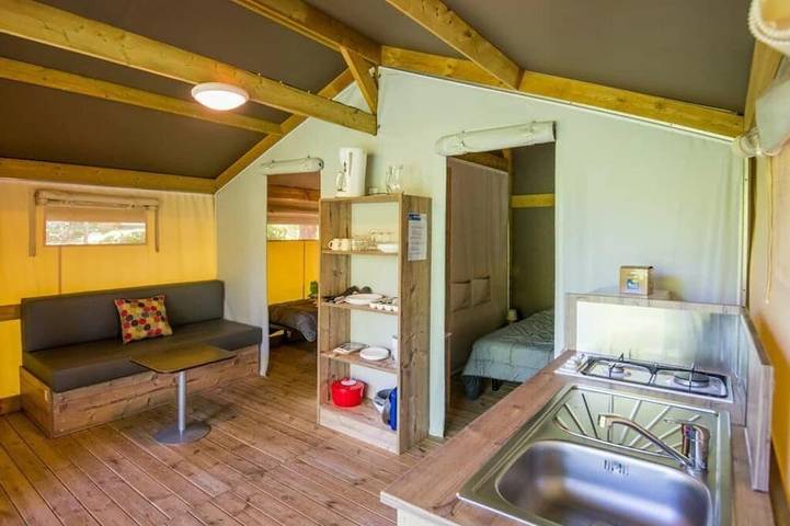 ZEcamping 3 étoiles familial piscine chauffée pet friendly tente 30m2 in Florac-Trois-Rivières, Cevenas