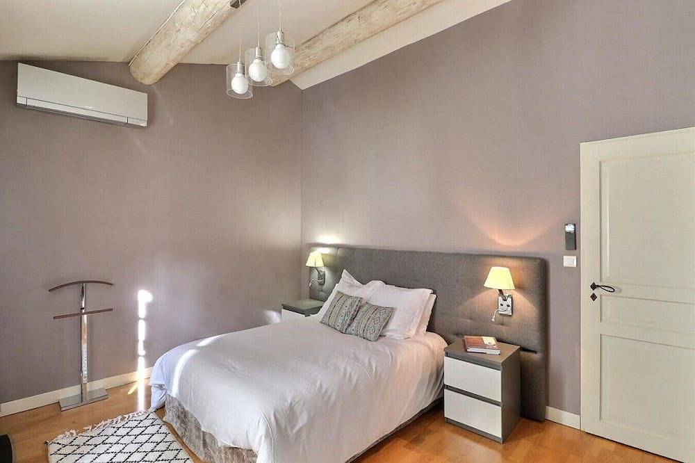 Charming Provence Retreat: Pool & Spa in Saint-Cannat, Region de Aix-en-Provence