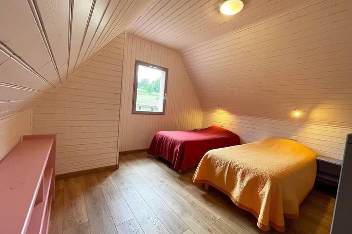 Location de vacances pour 4 personnes, avec jacuzzi ainsi que jardin et piscine à Hautefort - 2