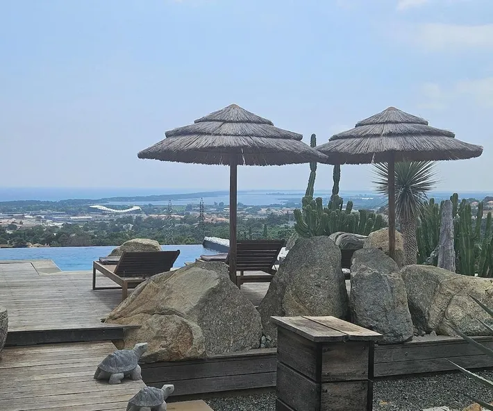 Villa pour 6 personnes, avec piscine ainsi que vue et jardin, animaux acceptés - 1