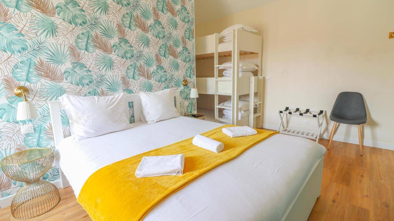 Family Room with Private Bathroom in Montévrain, Seine-et-Marne