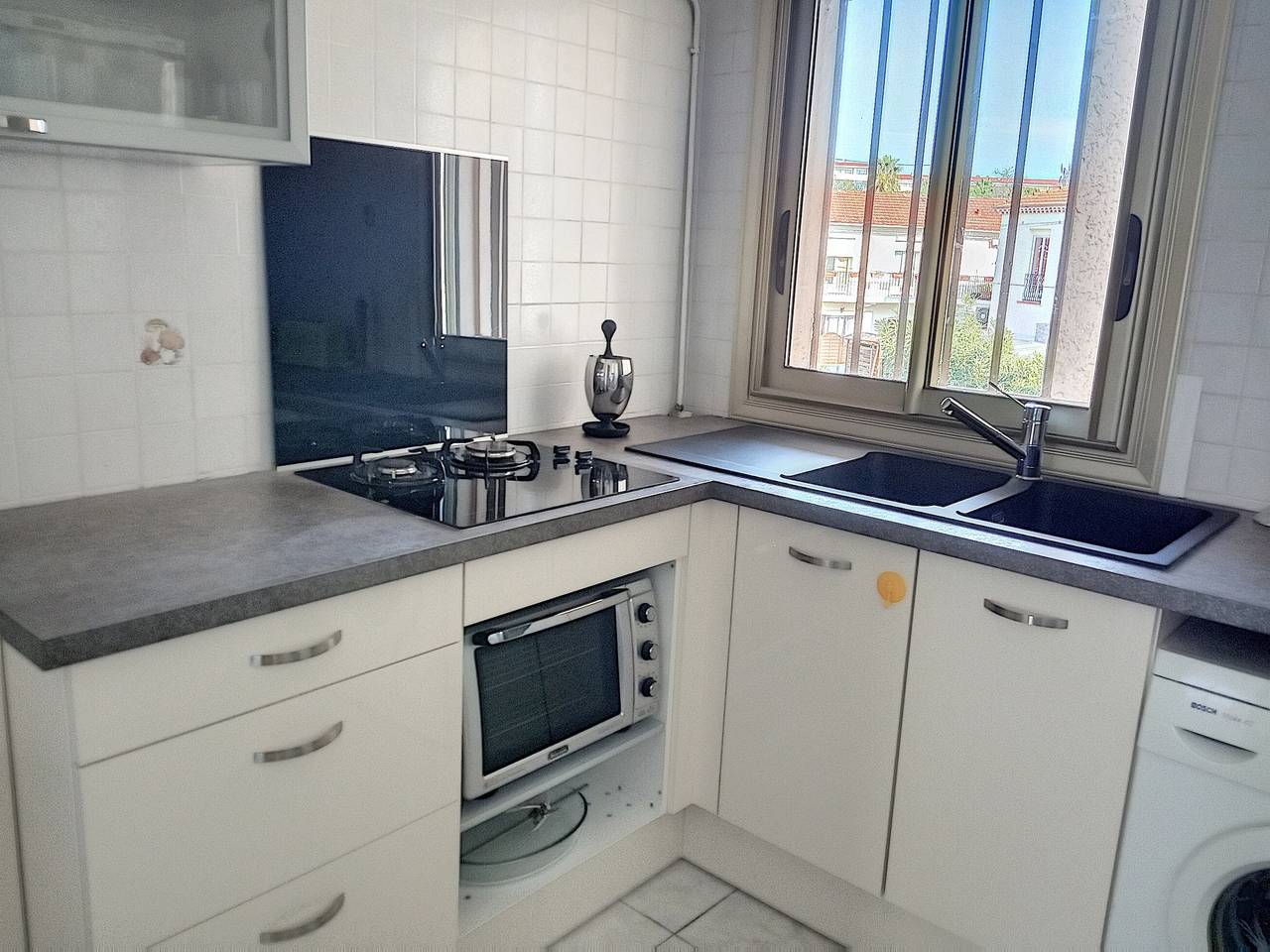 Apartamento entero, Golfe Juan: Amplio Apartamento de 3 Habitaciones con Terraza y Parking in Golfe-Juan, Vallauris