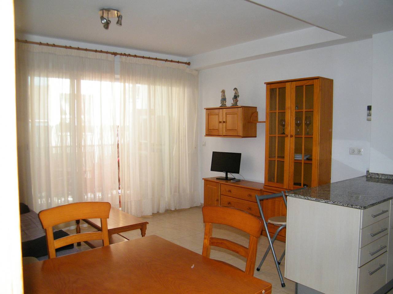 Appartamento intero, Gandía Beach Apt: 2Br, A/C, Terrace, Near Shops, Parking in Playa de Gandía, Costa de Valencia