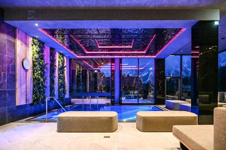 Hotel para 4 personas, con vistas y jardín además de piscina y sauna, Se admiten mascotas - 1