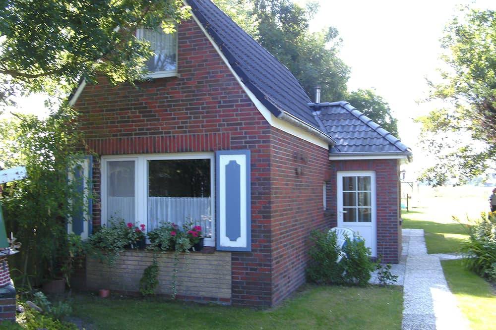 Steinhäuschen im Garten in Wittmund, Landkreis Wittmund
