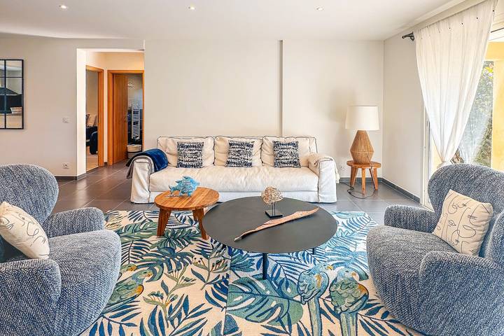 Villa pour 10 personnes, avec terrasse ainsi que piscine et jardin à Porto-Vecchio - 4